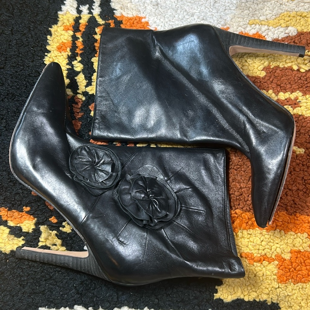 Buttery soft, VINCE CAMUTO, Raes, flower boots!! - Picture 2 of 13